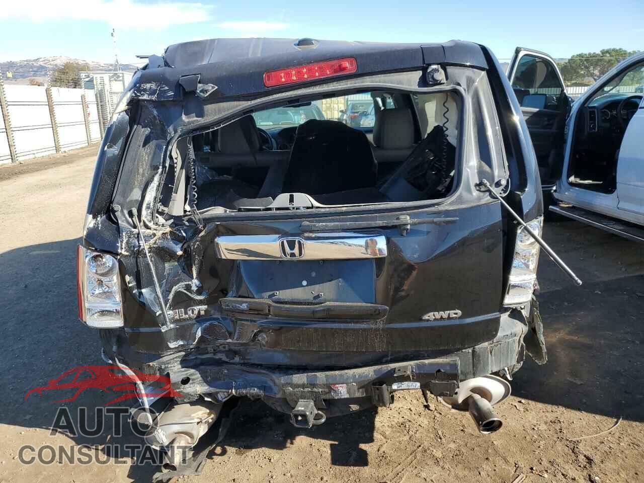 HONDA PILOT 2015 - 5FNYF4H56FB003200