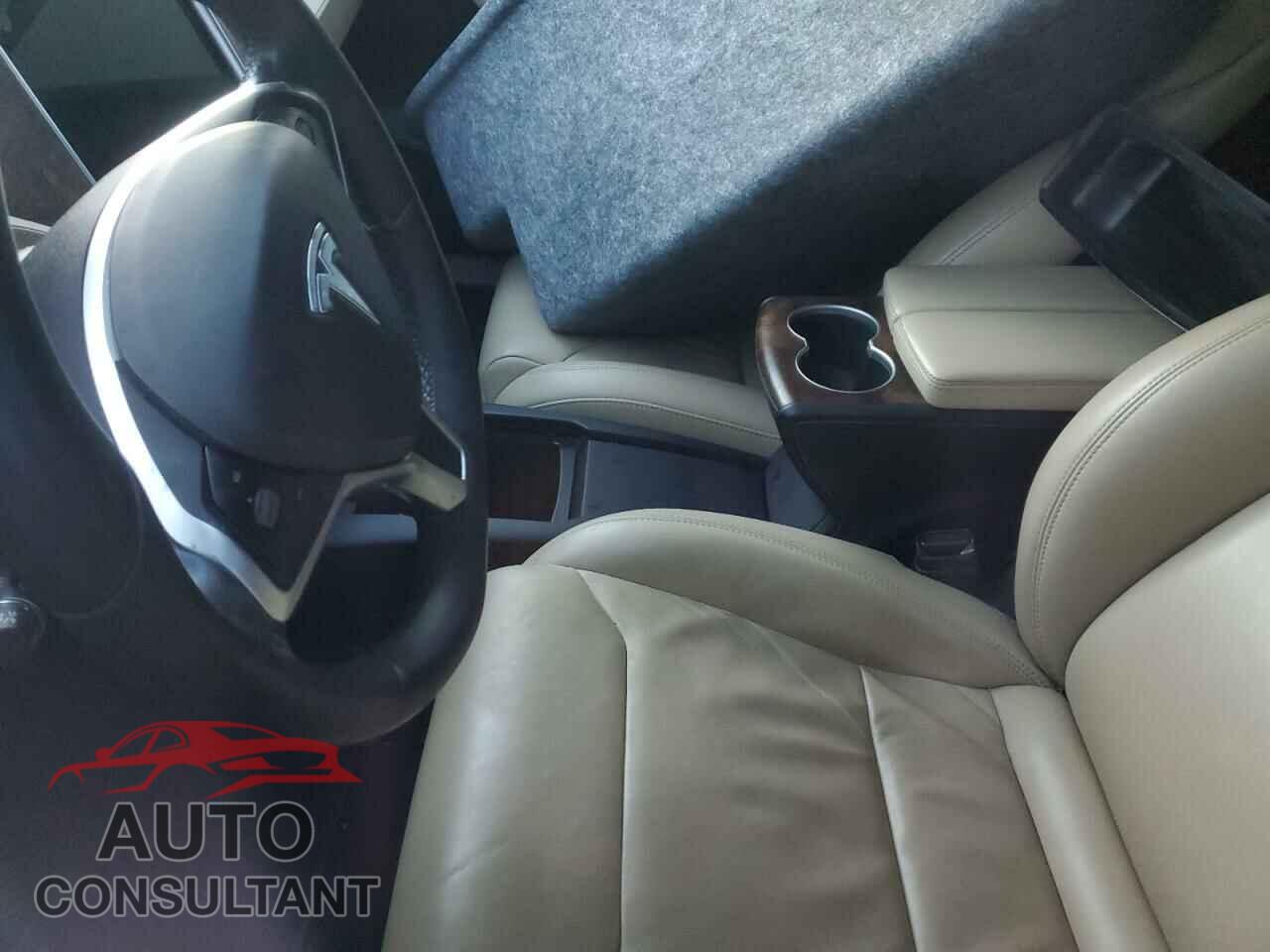TESLA MODEL S 2017 - 5YJSA1E10HF202900