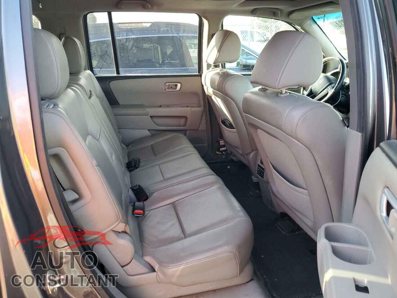 HONDA PILOT 2013 - 5FNYF4H64DB040008
