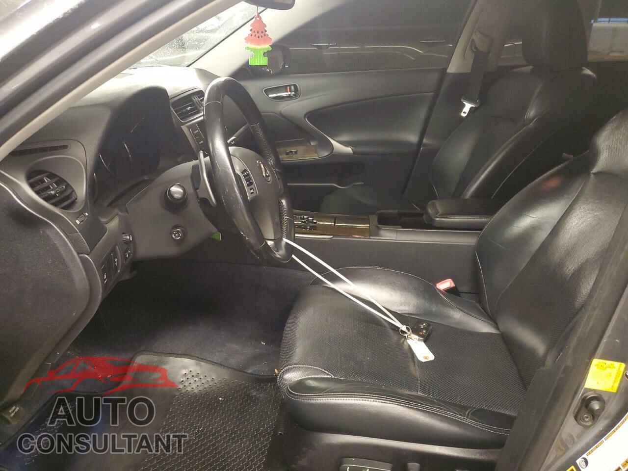 LEXUS IS 2013 - JTHCF5C28D5063103