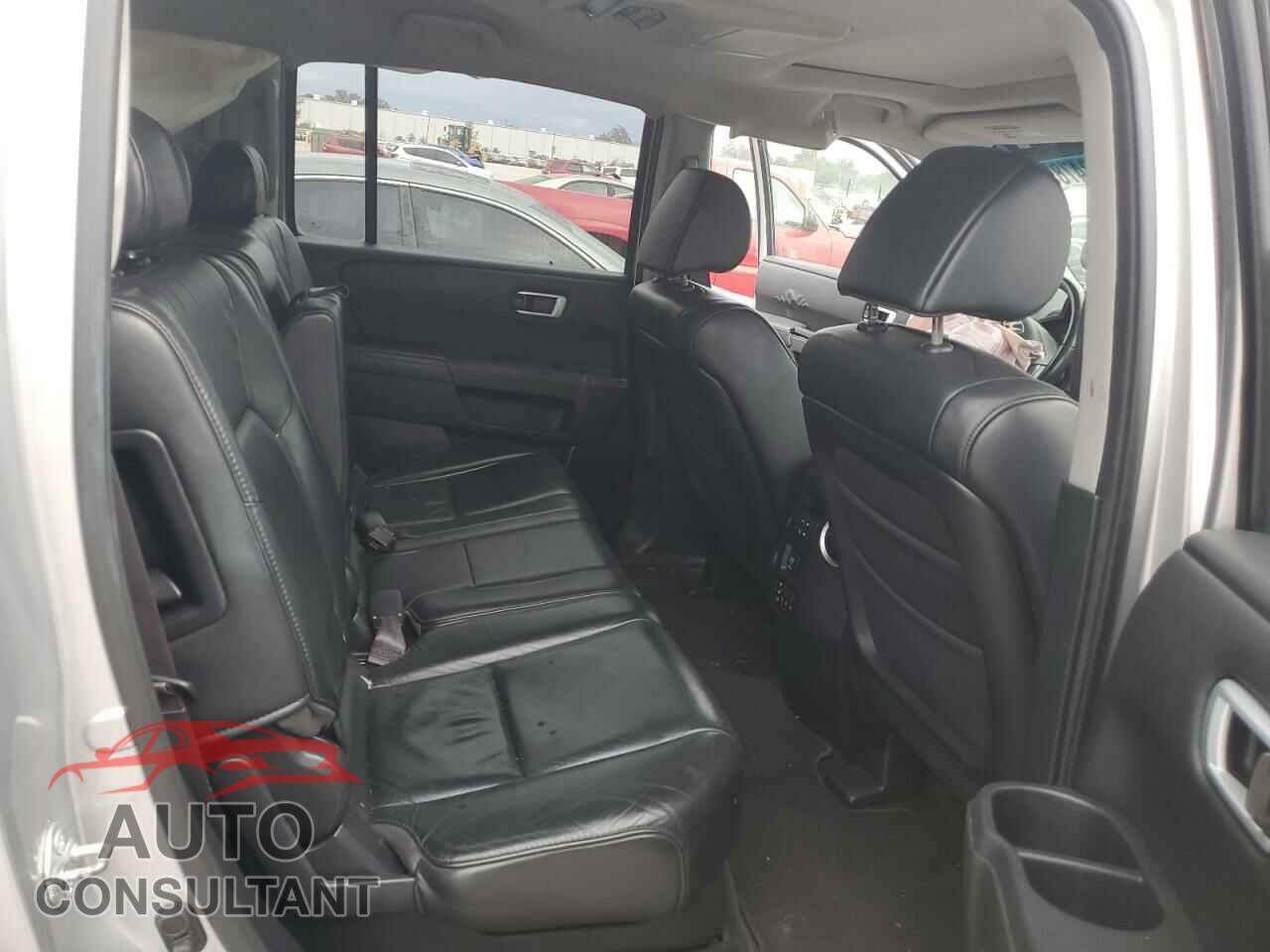 HONDA PILOT 2011 - 5FNYF4H65BB016166