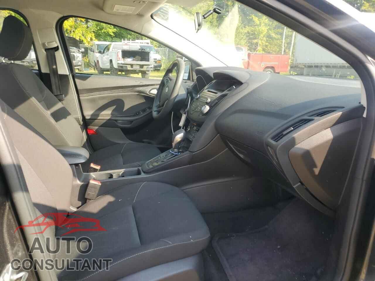 FORD FOCUS 2017 - 1FADP3FE3HL227071