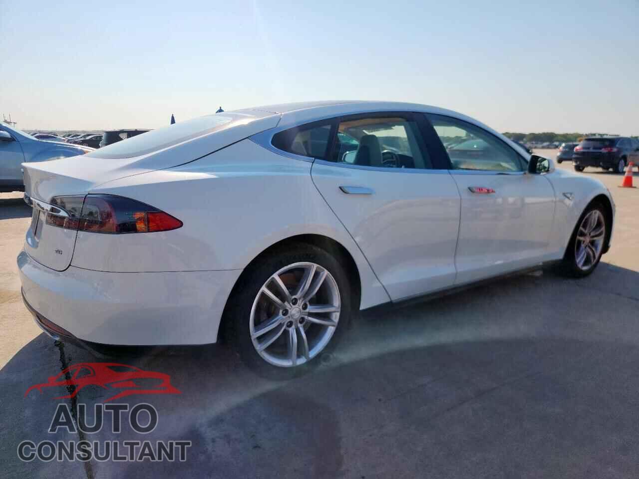 TESLA MODEL S 2013 - 5YJSA1CG8DFP14082