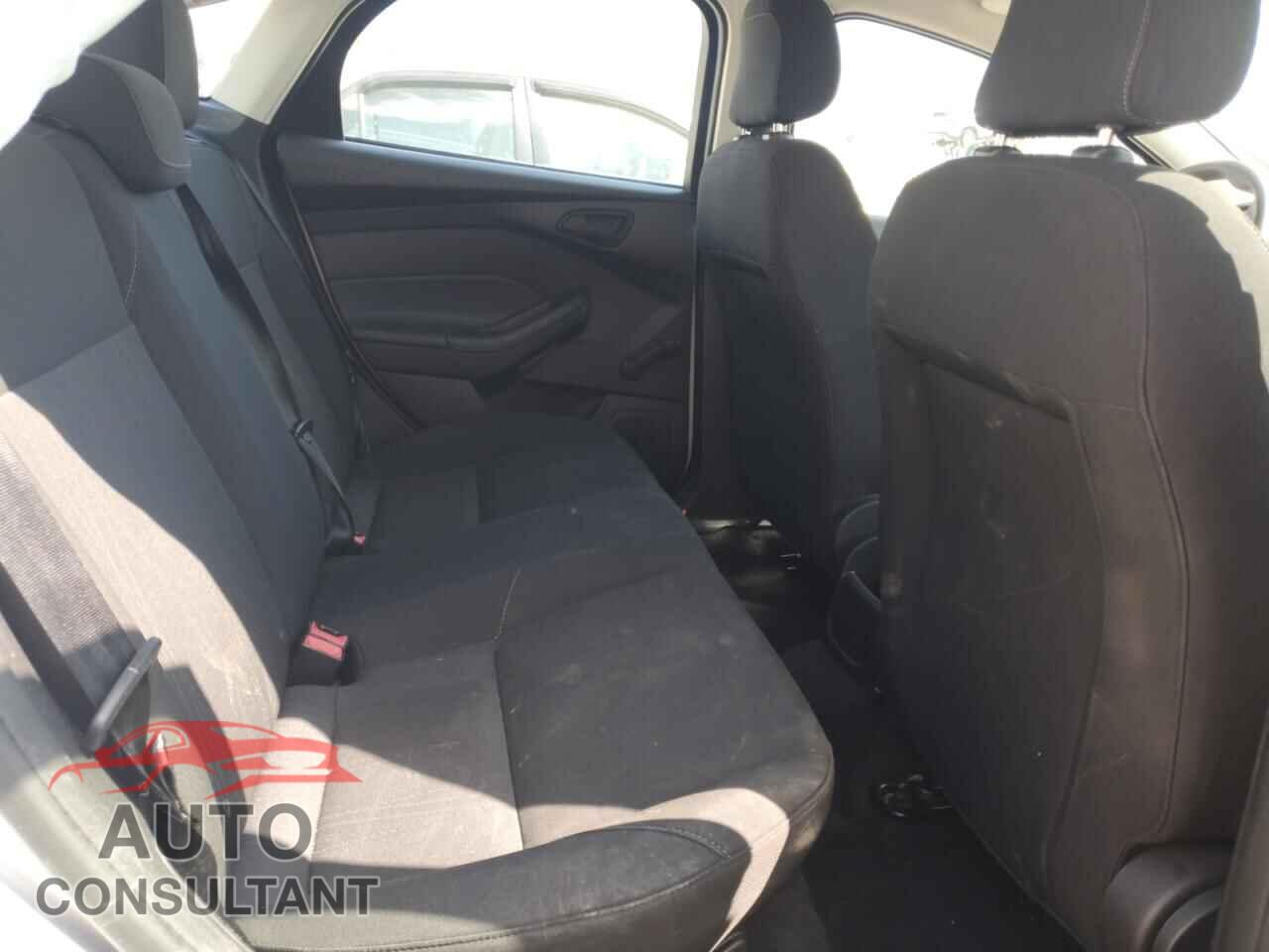 FORD FOCUS 2015 - 1FADP3E20FL366398