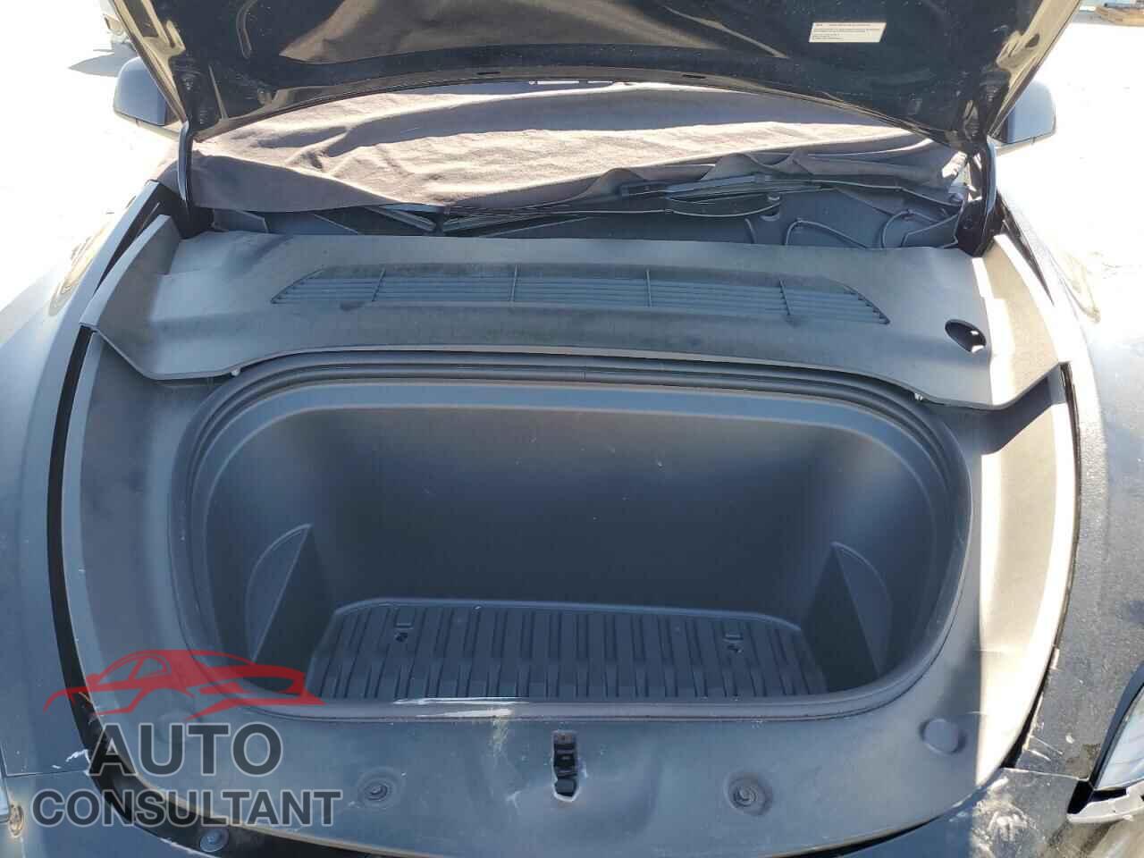 TESLA MODEL Y 2024 - 7SAYGAEE8RF005263