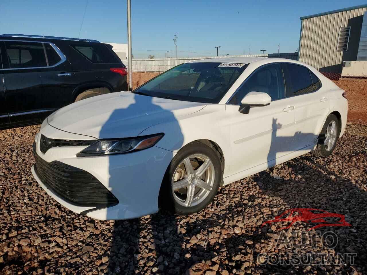 TOYOTA CAMRY 2018 - 4T1B11HK6JU140786