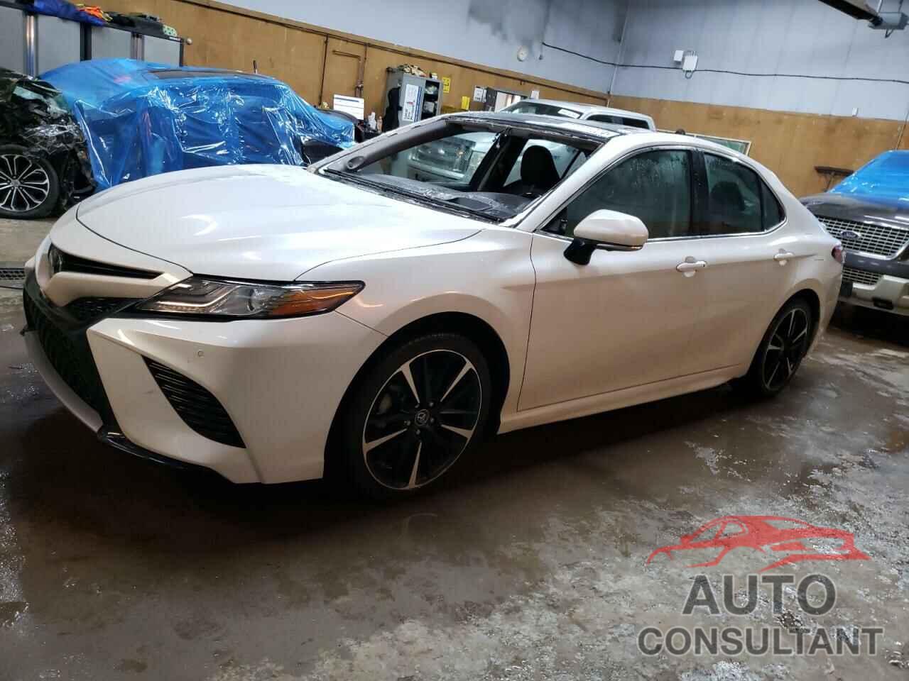 TOYOTA CAMRY 2018 - 4T1B61HK8JU159468