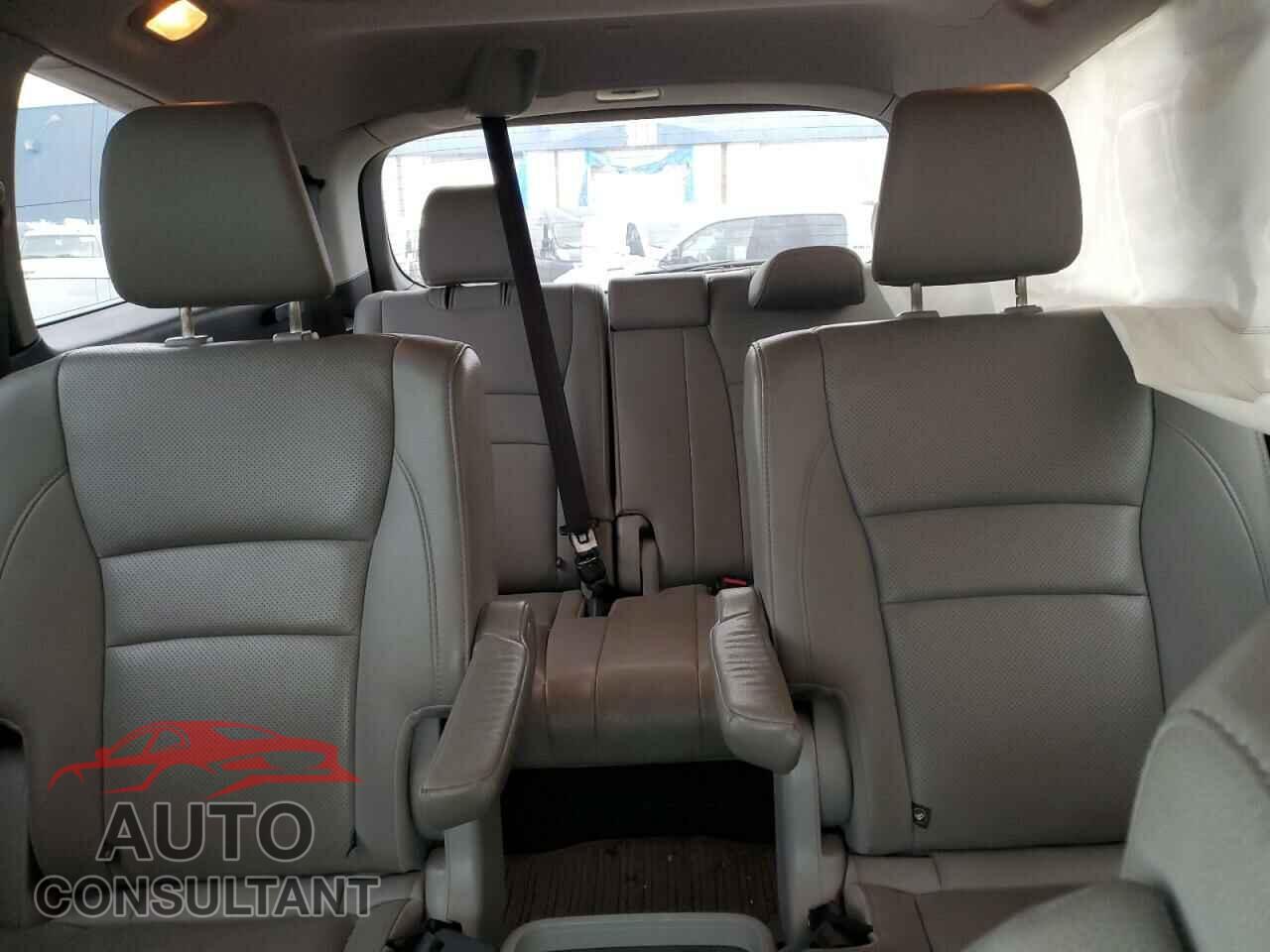 HONDA PILOT 2017 - 5FNYF6H02HB020630