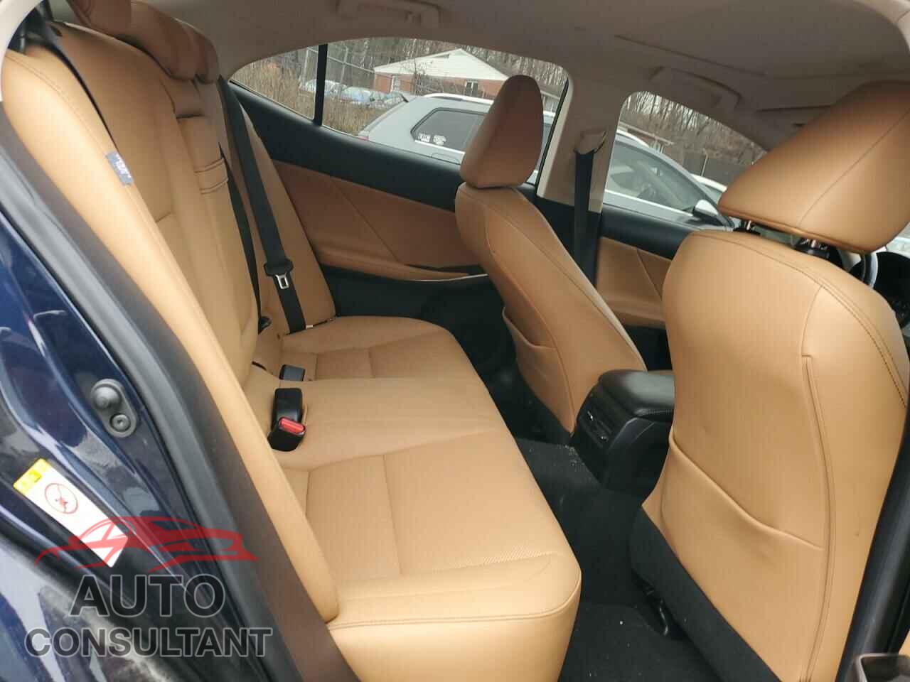 LEXUS IS 2018 - JTHC81D2XJ5029211