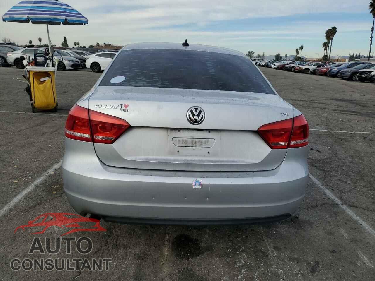 VOLKSWAGEN PASSAT 2015 - 1VWAT7A39FC121465