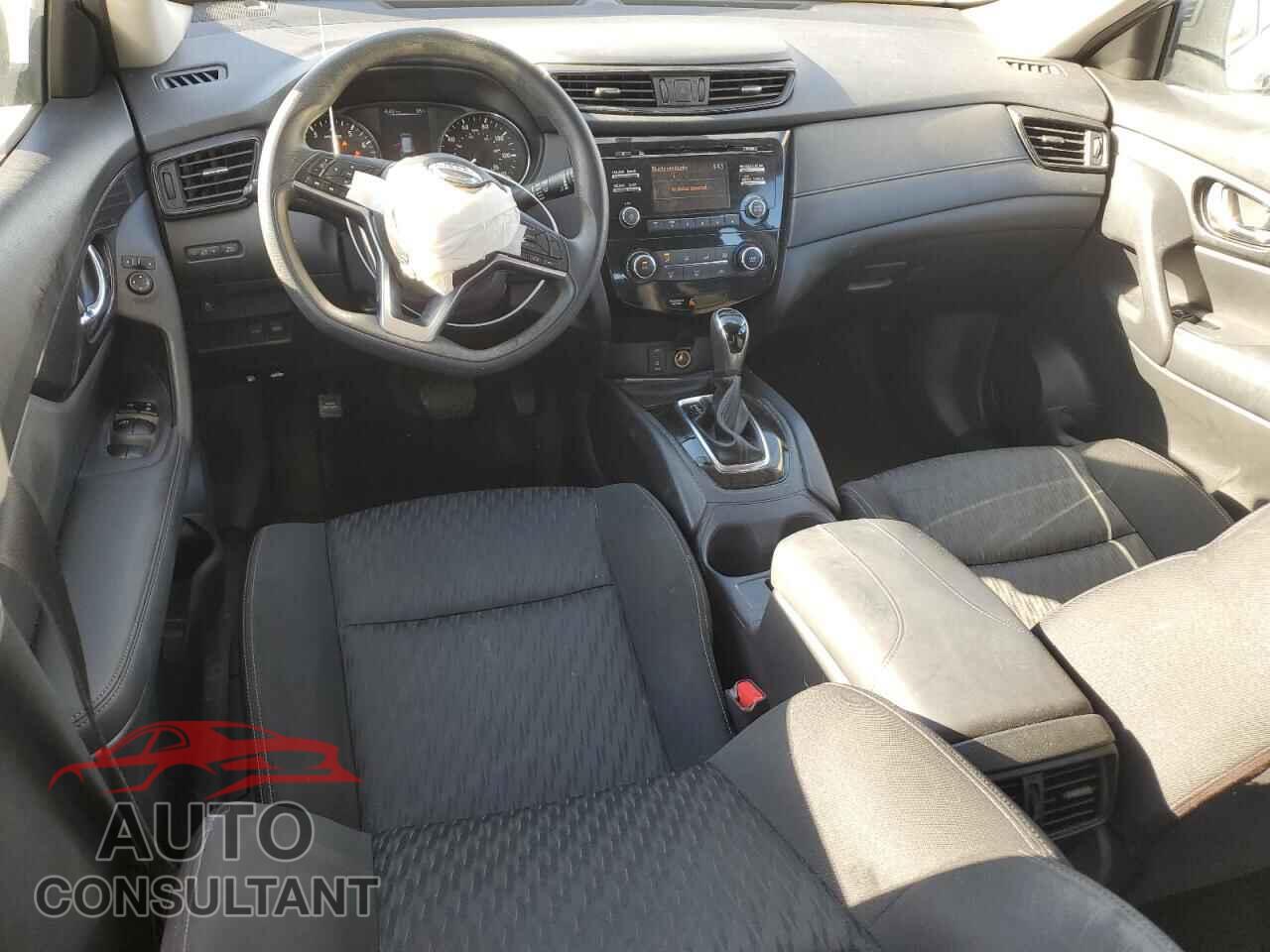 NISSAN ROGUE 2017 - KNMAT2MT0HP500027