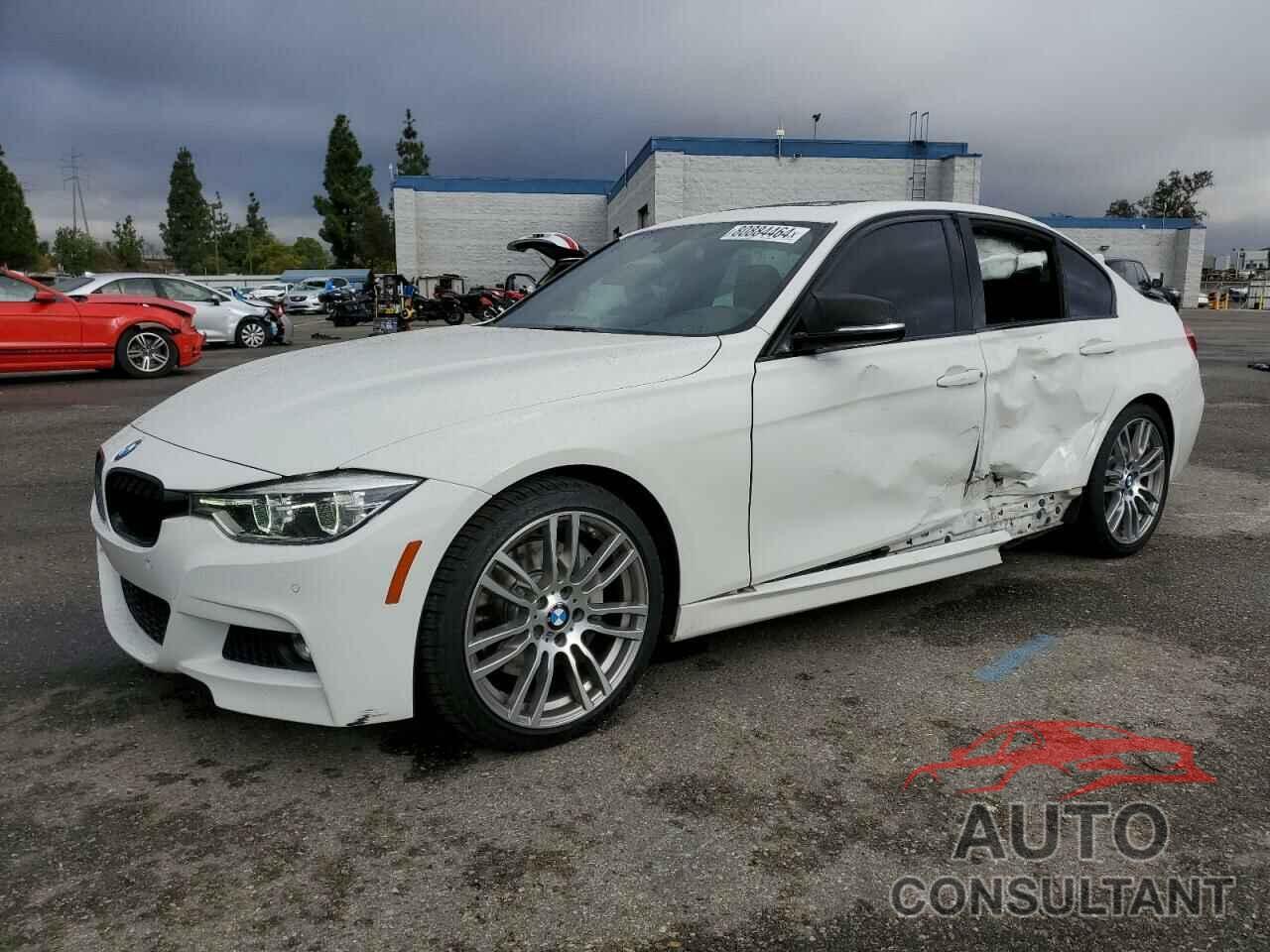 BMW 3 SERIES 2018 - WBA8B3C58JK385042