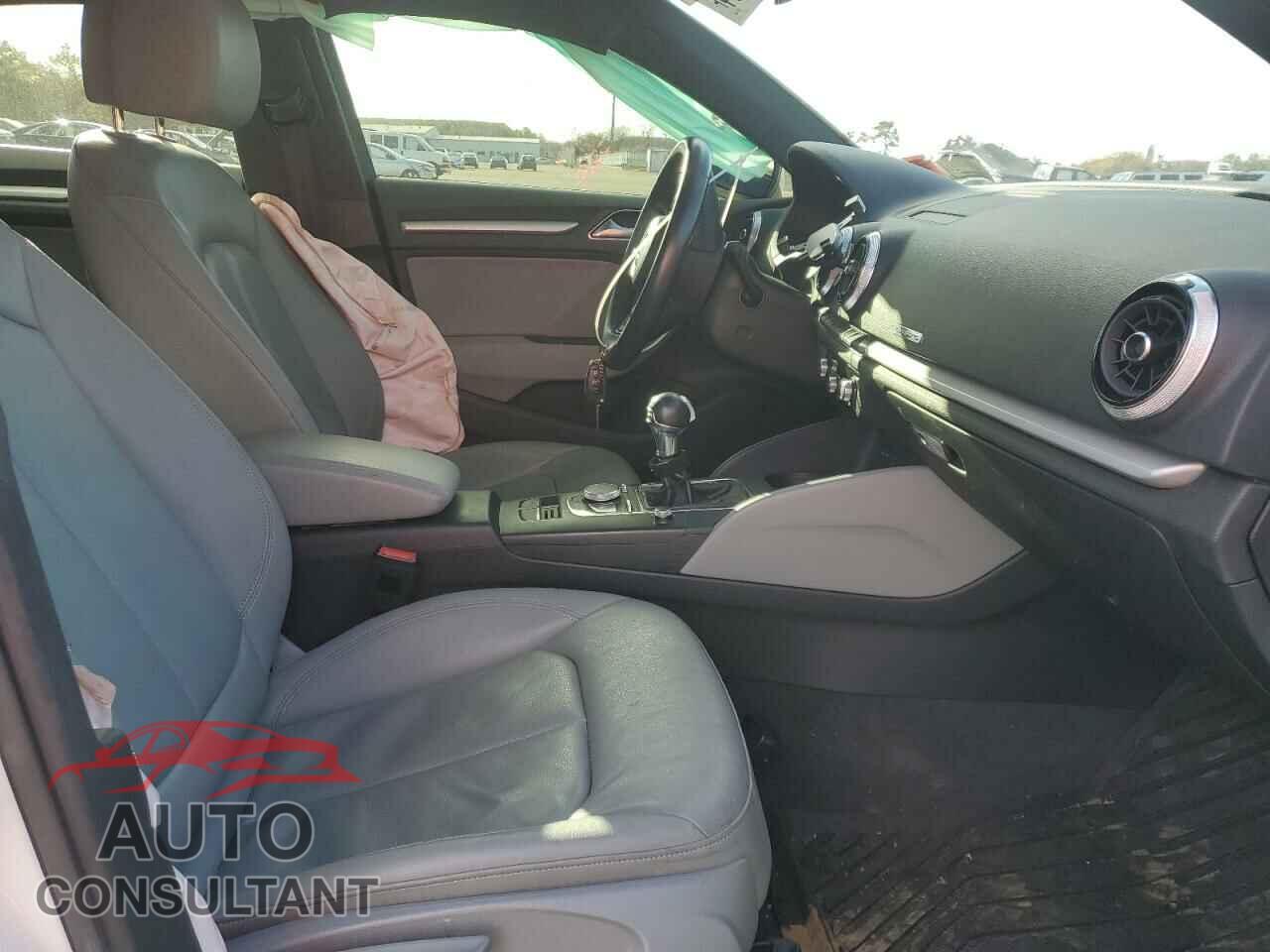AUDI A3 2018 - WAUB8GFF7J1045189