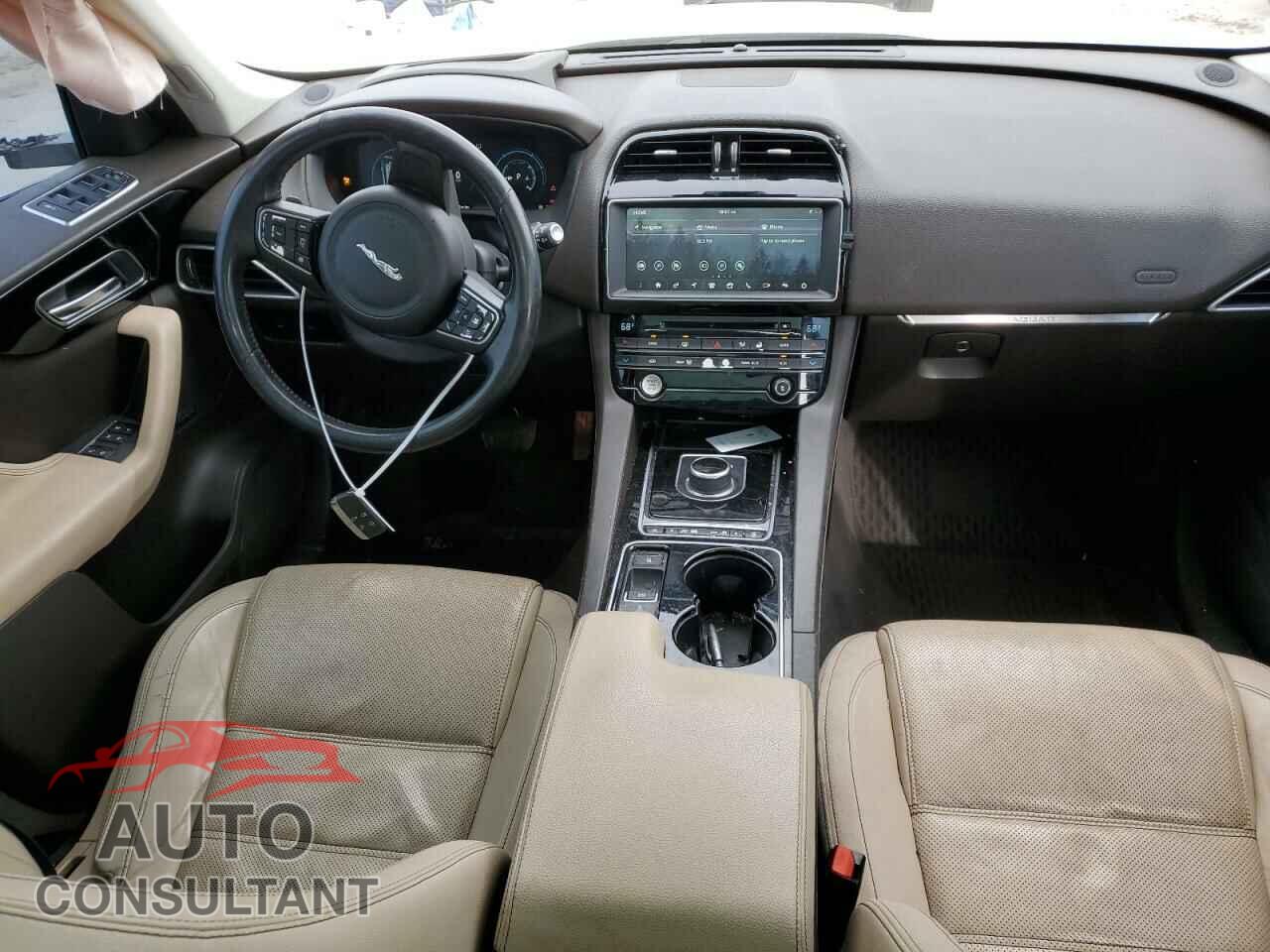 JAGUAR F-PACE 2017 - SADCK2BV8HA496557
