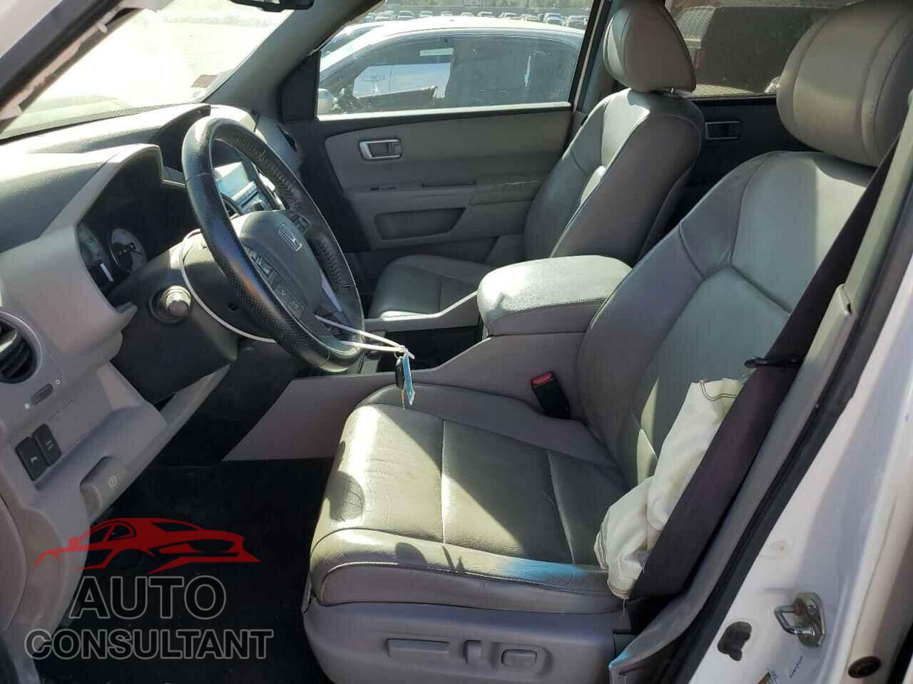 HONDA PILOT 2011 - 5FNYF3H94BB014302