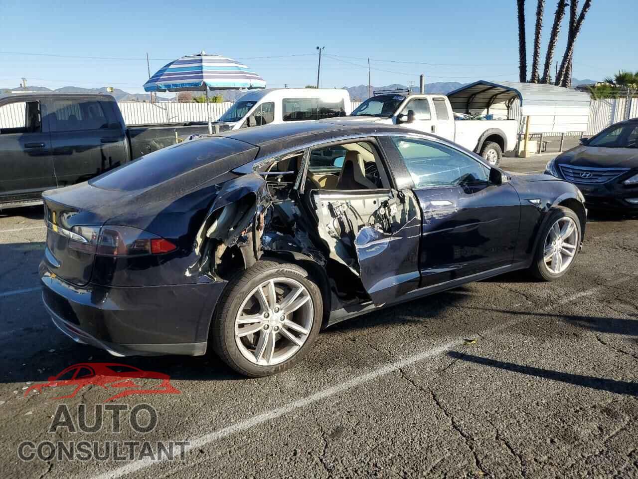 TESLA MODEL S 2013 - 5YJSA1CN5DFP05239