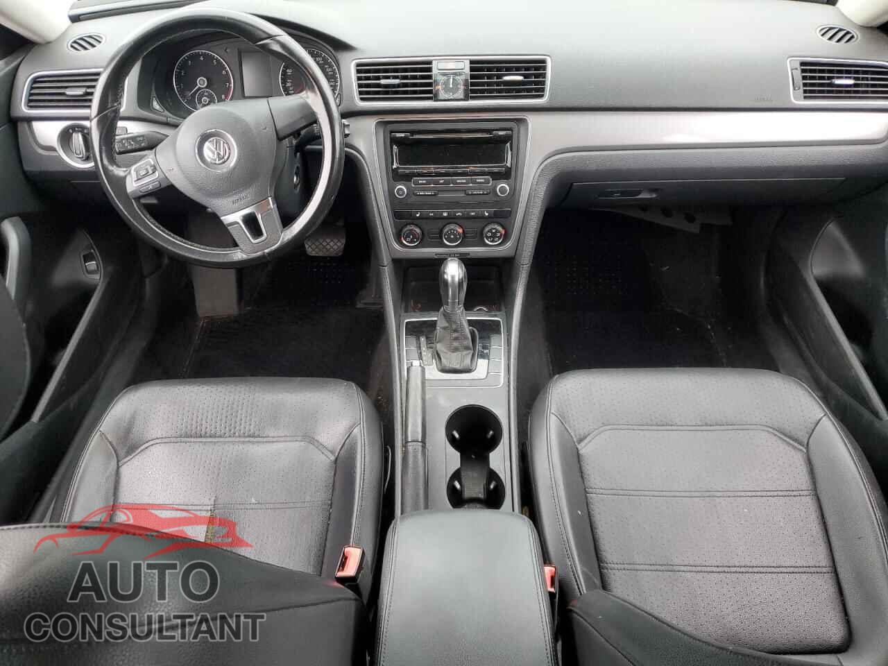 VOLKSWAGEN PASSAT 2014 - 1VWAT7A38EC063718