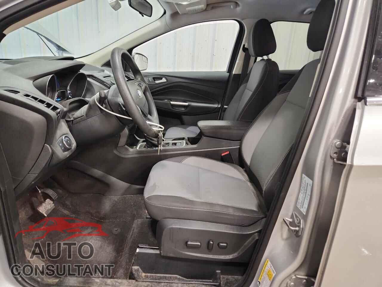 FORD ESCAPE 2017 - 1FMCU9G93HUC85240
