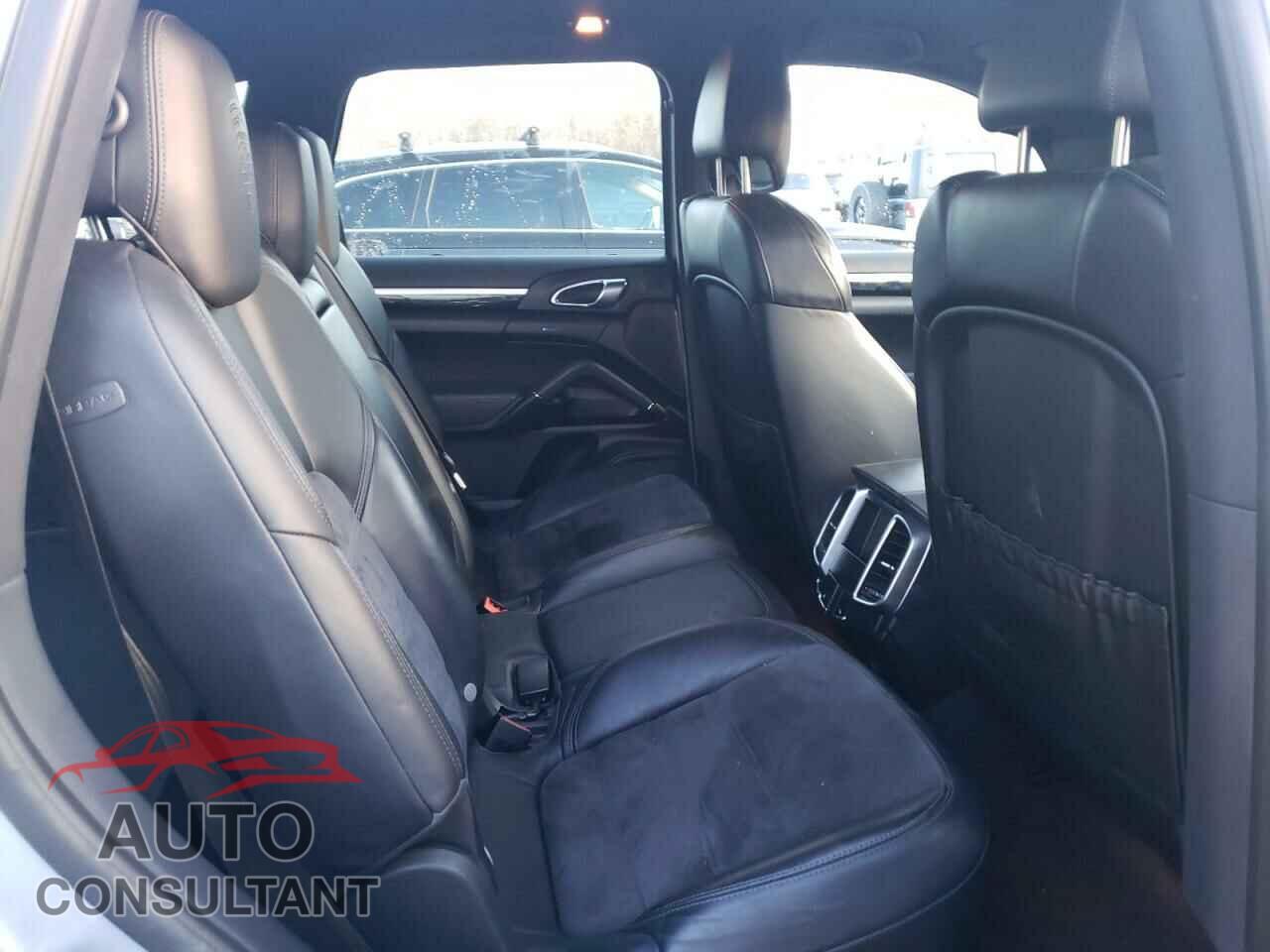 PORSCHE CAYENNE 2017 - WP1AA2A23HKA87193