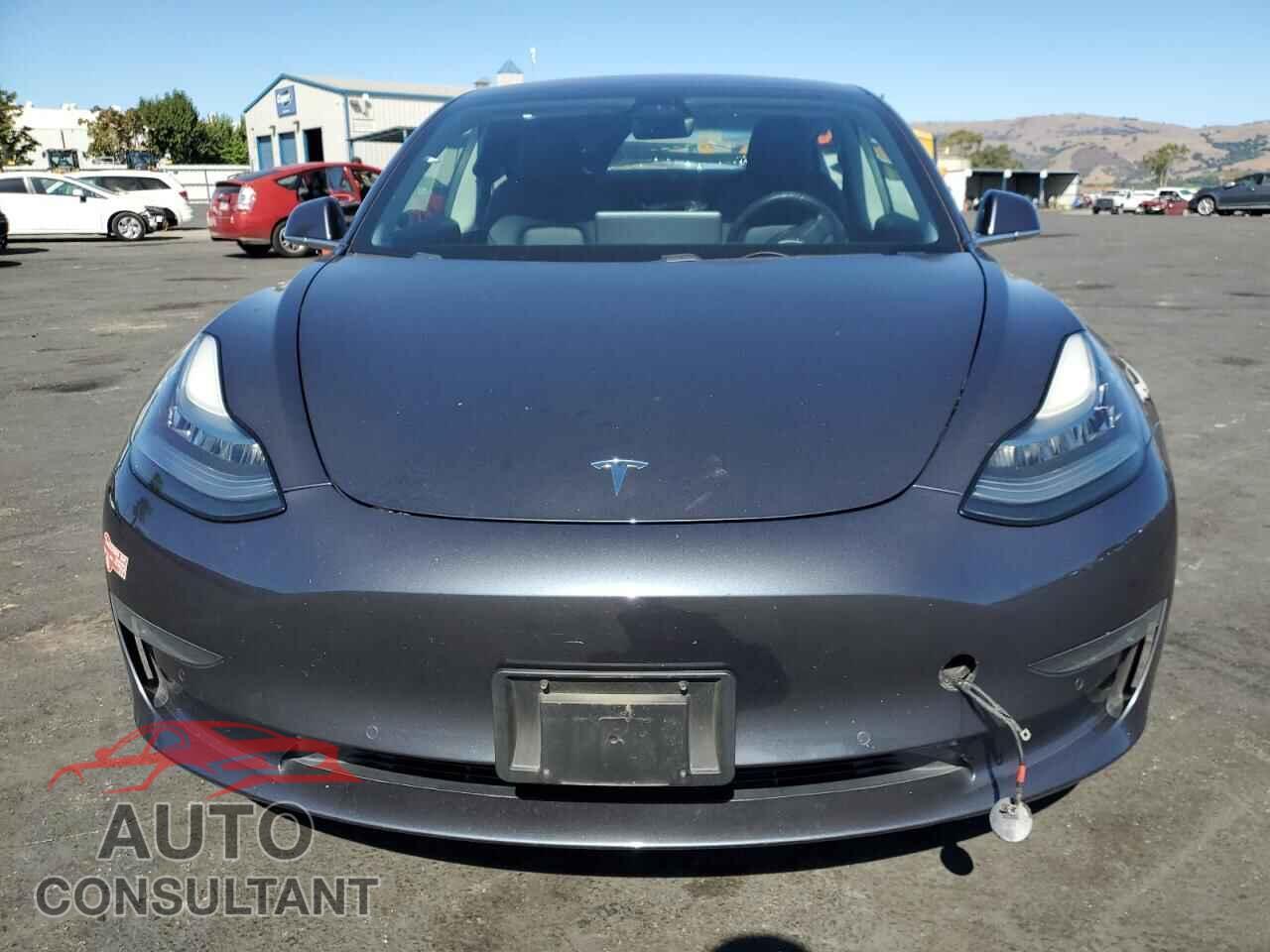TESLA MODEL 3 2018 - 5YJ3E1EA5JF049865