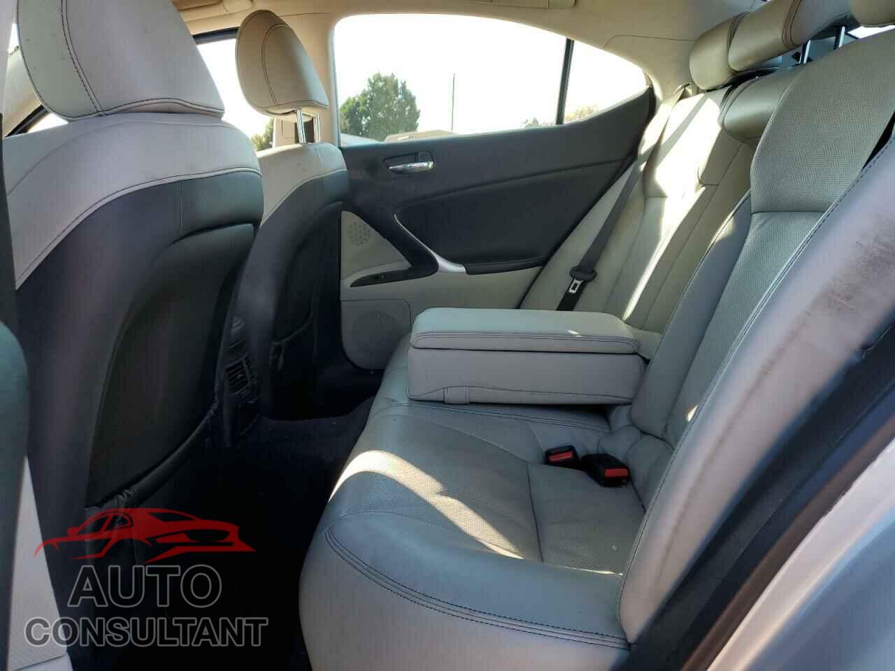 LEXUS IS 2011 - JTHCF5C22B5052420