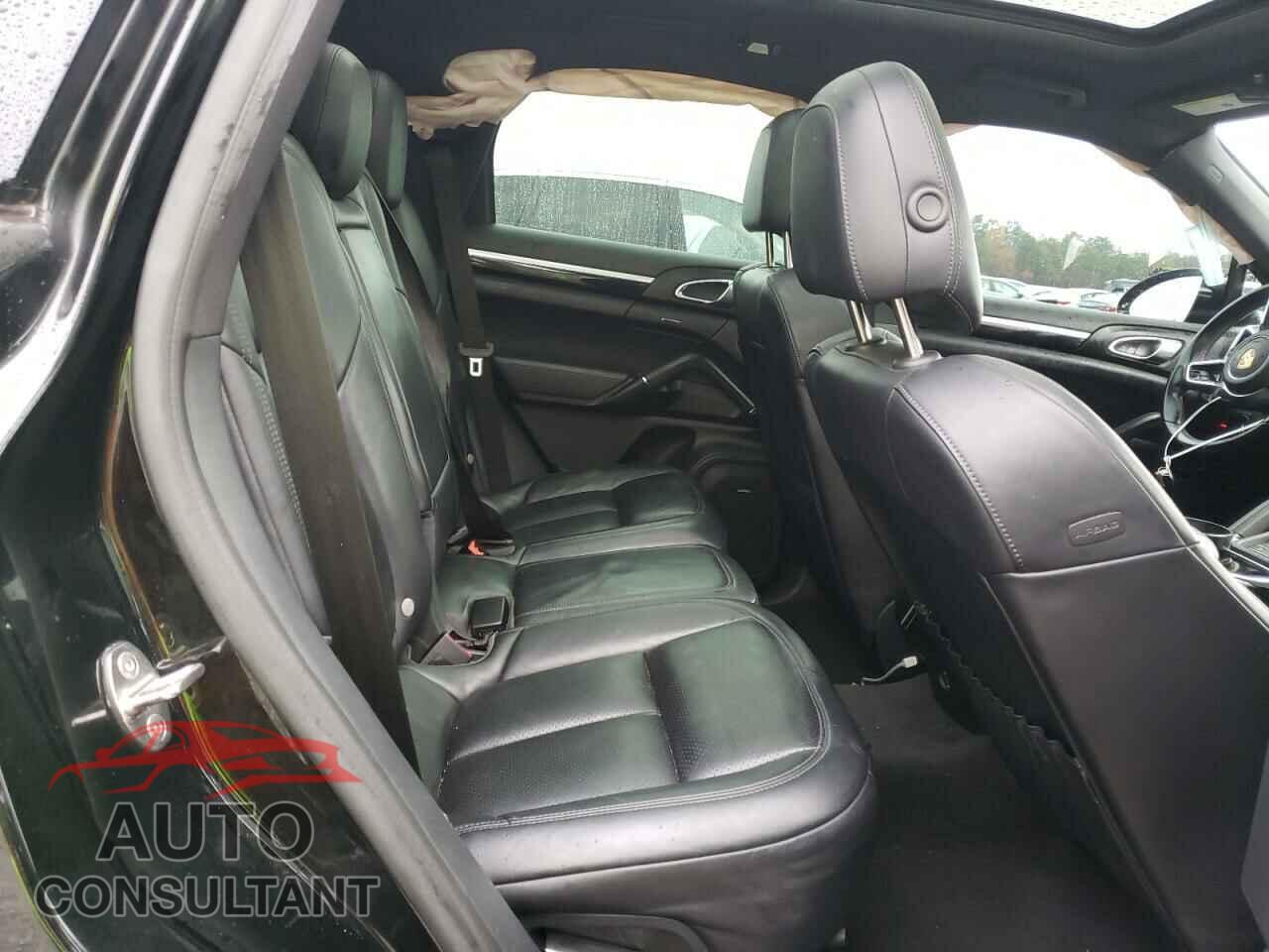 PORSCHE CAYENNE 2018 - WP1AA2A27JKA05858