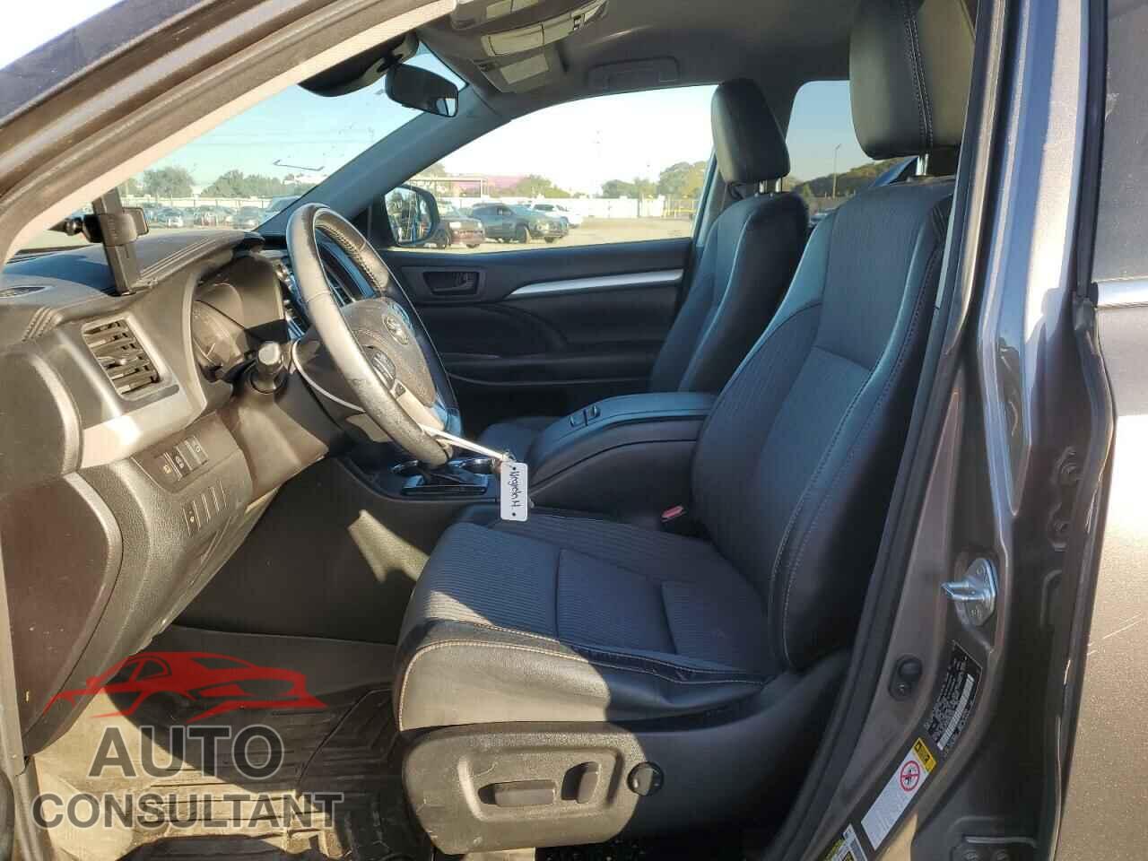 TOYOTA HIGHLANDER 2018 - 5TDBZRFH8JS845466