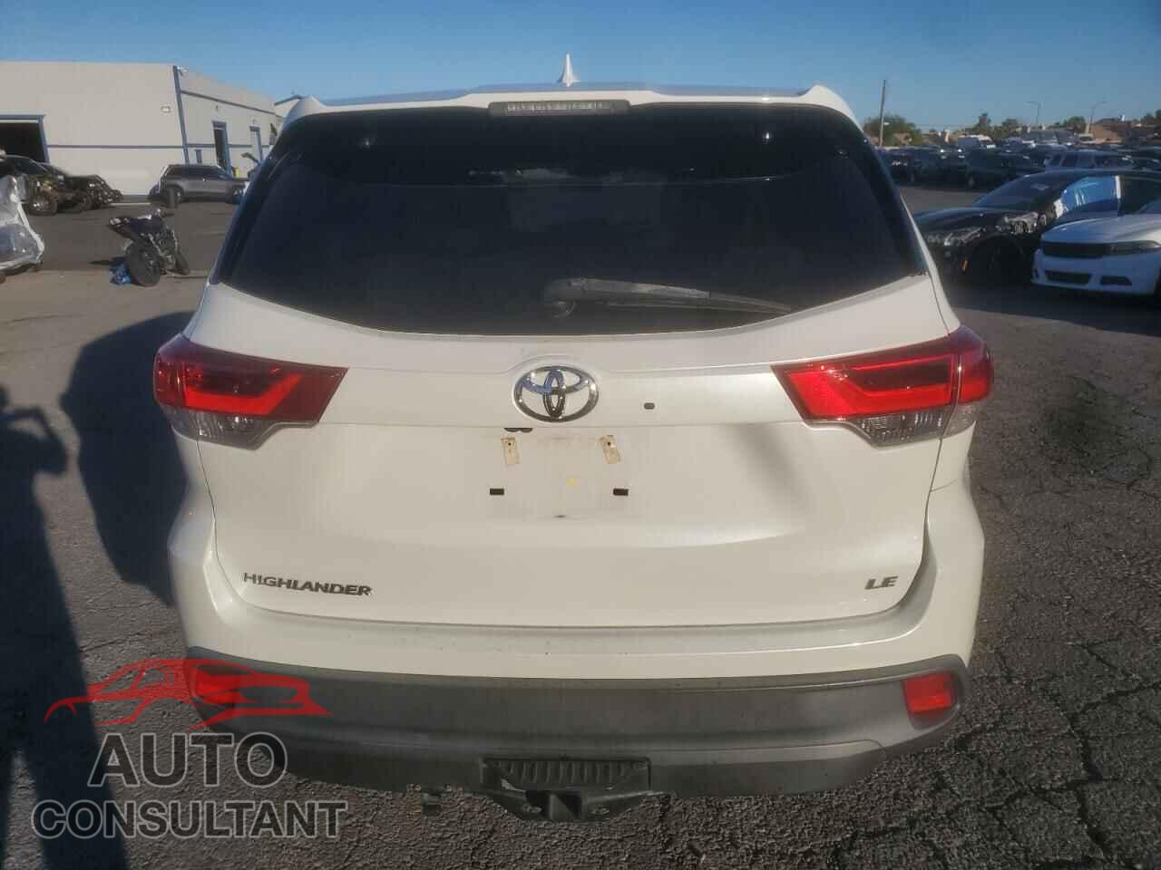 TOYOTA HIGHLANDER 2018 - 5TDZZRFH8JS283745