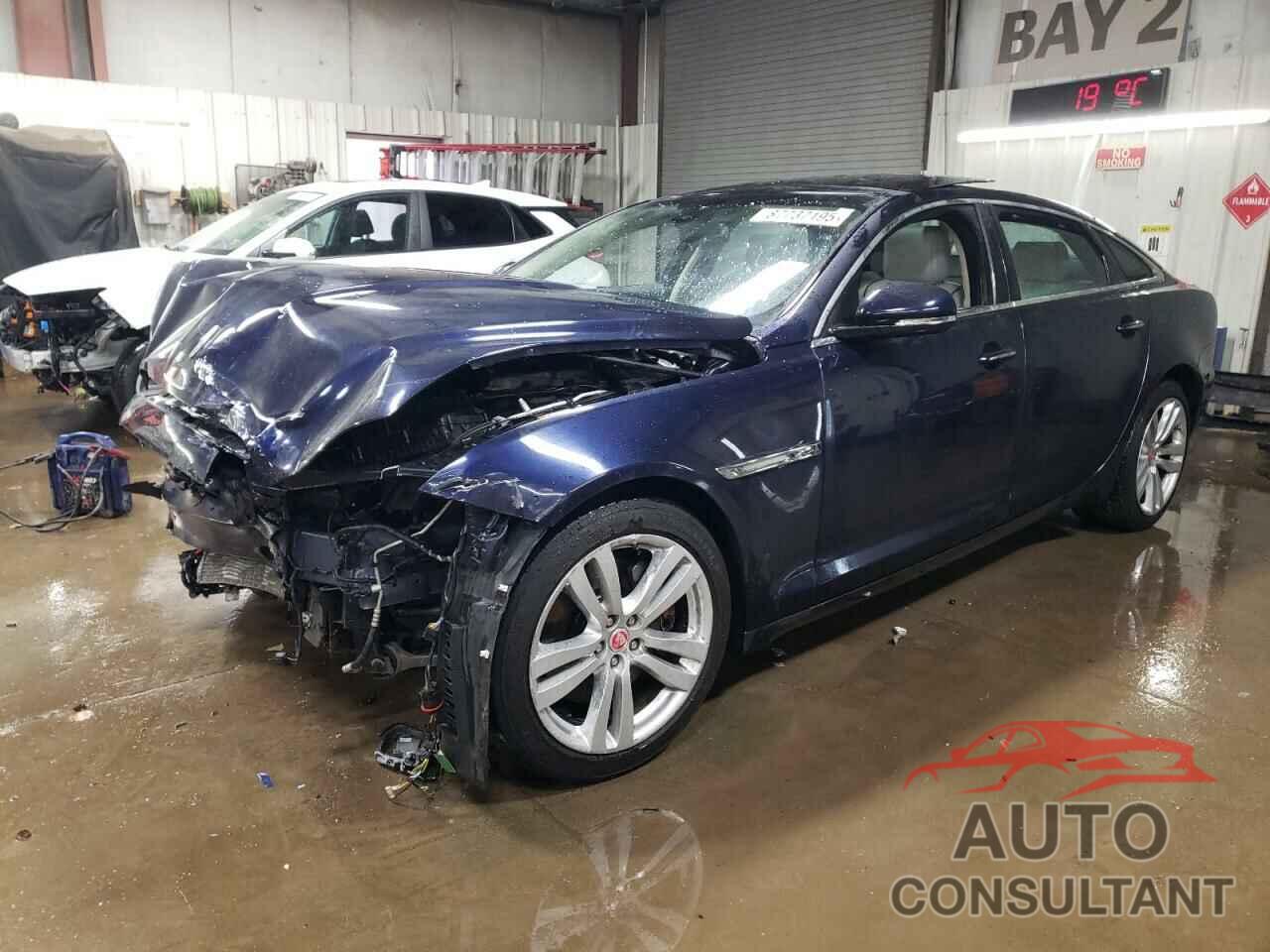 JAGUAR XJ 2014 - SAJWJ2GD5E8V69562