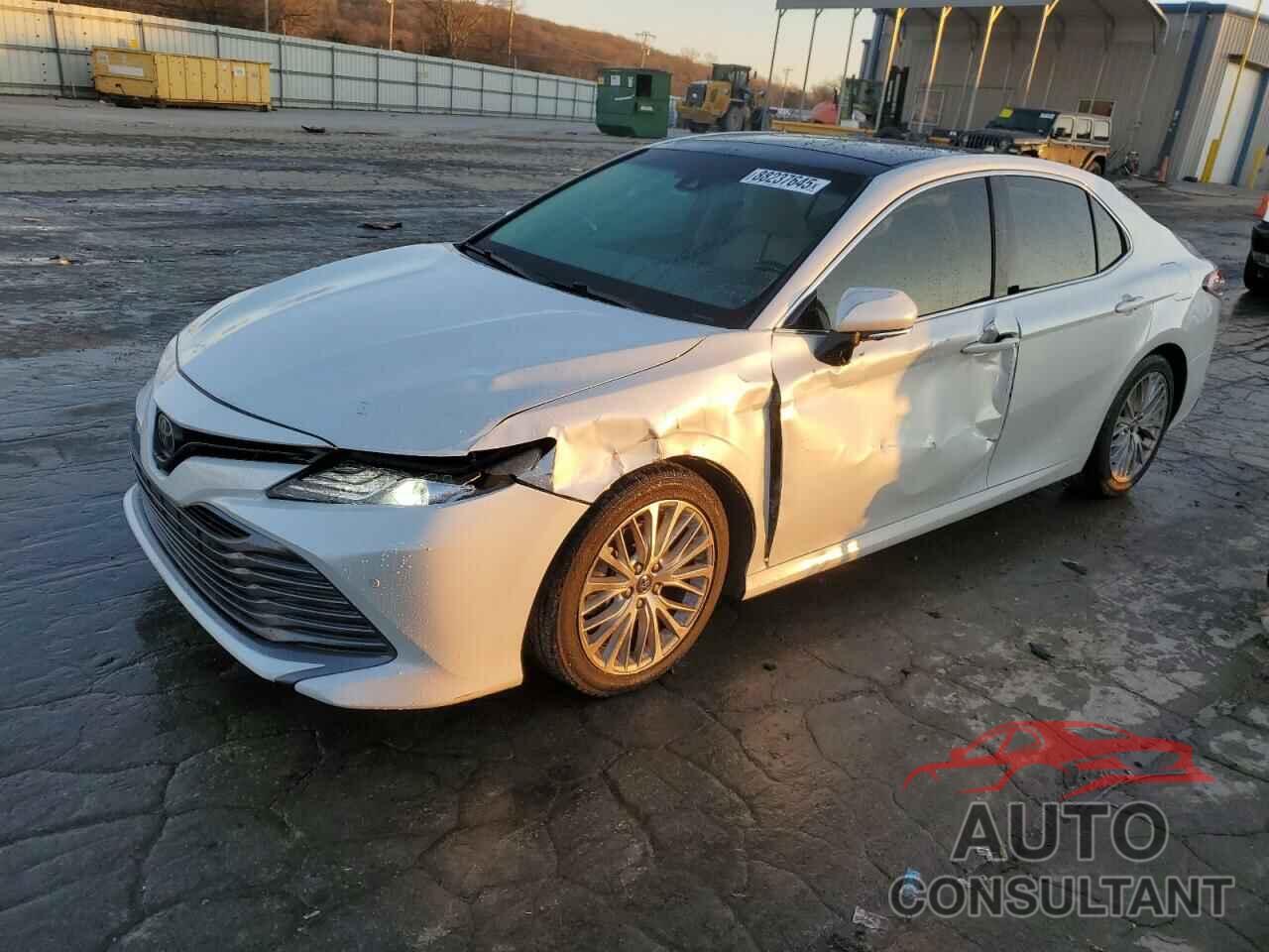 TOYOTA CAMRY 2018 - 4T1B11HK5JU015696