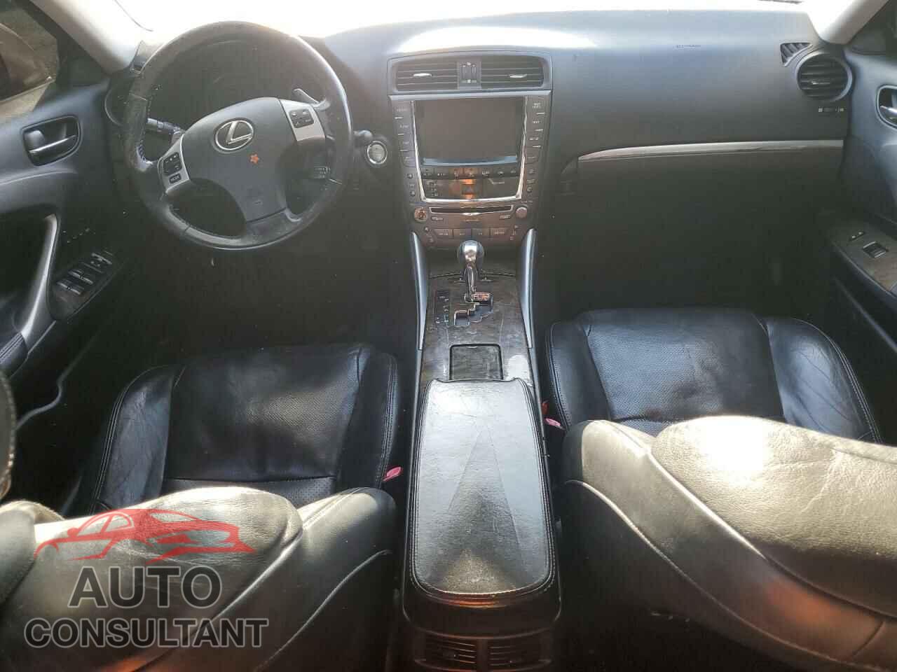 LEXUS IS 2011 - JTHCF5C20B5047331