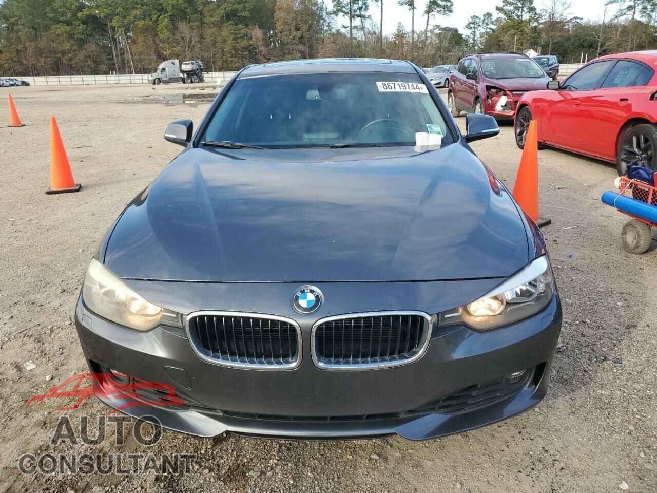 BMW 3 SERIES 2013 - WBA3C1C56DF435476