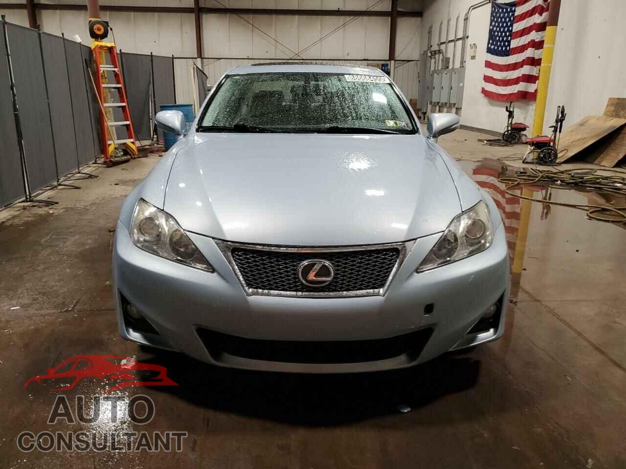 LEXUS IS 2012 - JTHCF5C23C5055313