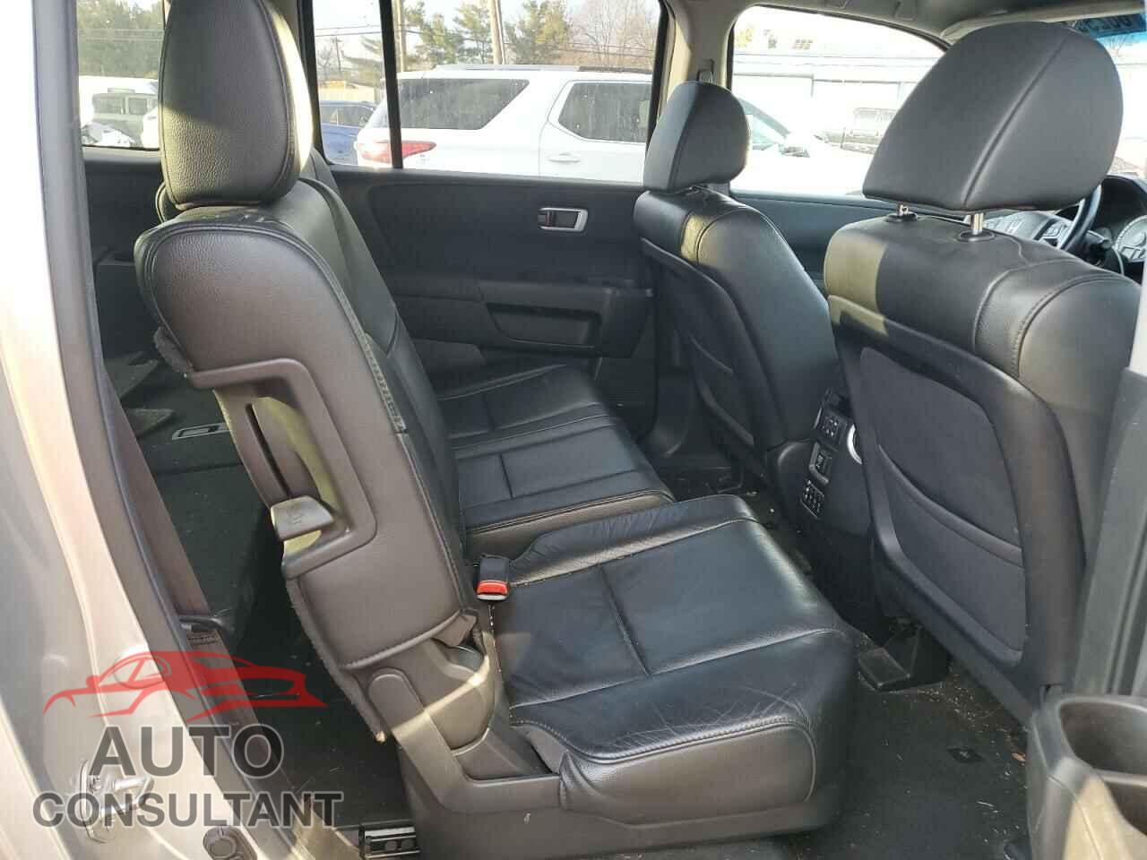 HONDA PILOT 2012 - 5FNYF4H60CB041011