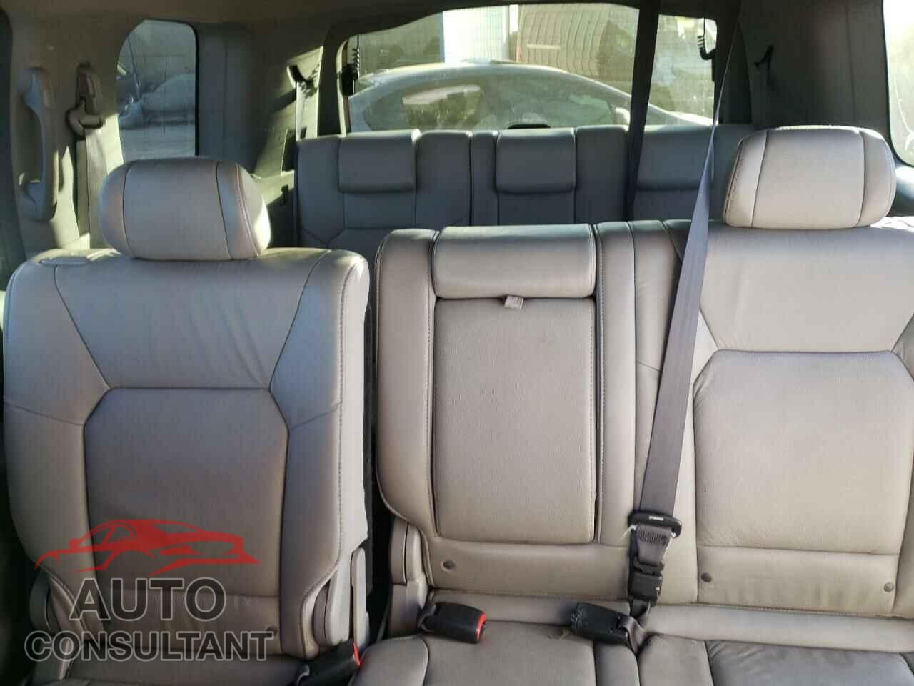 HONDA PILOT 2011 - 5FNYF4H59BB017893