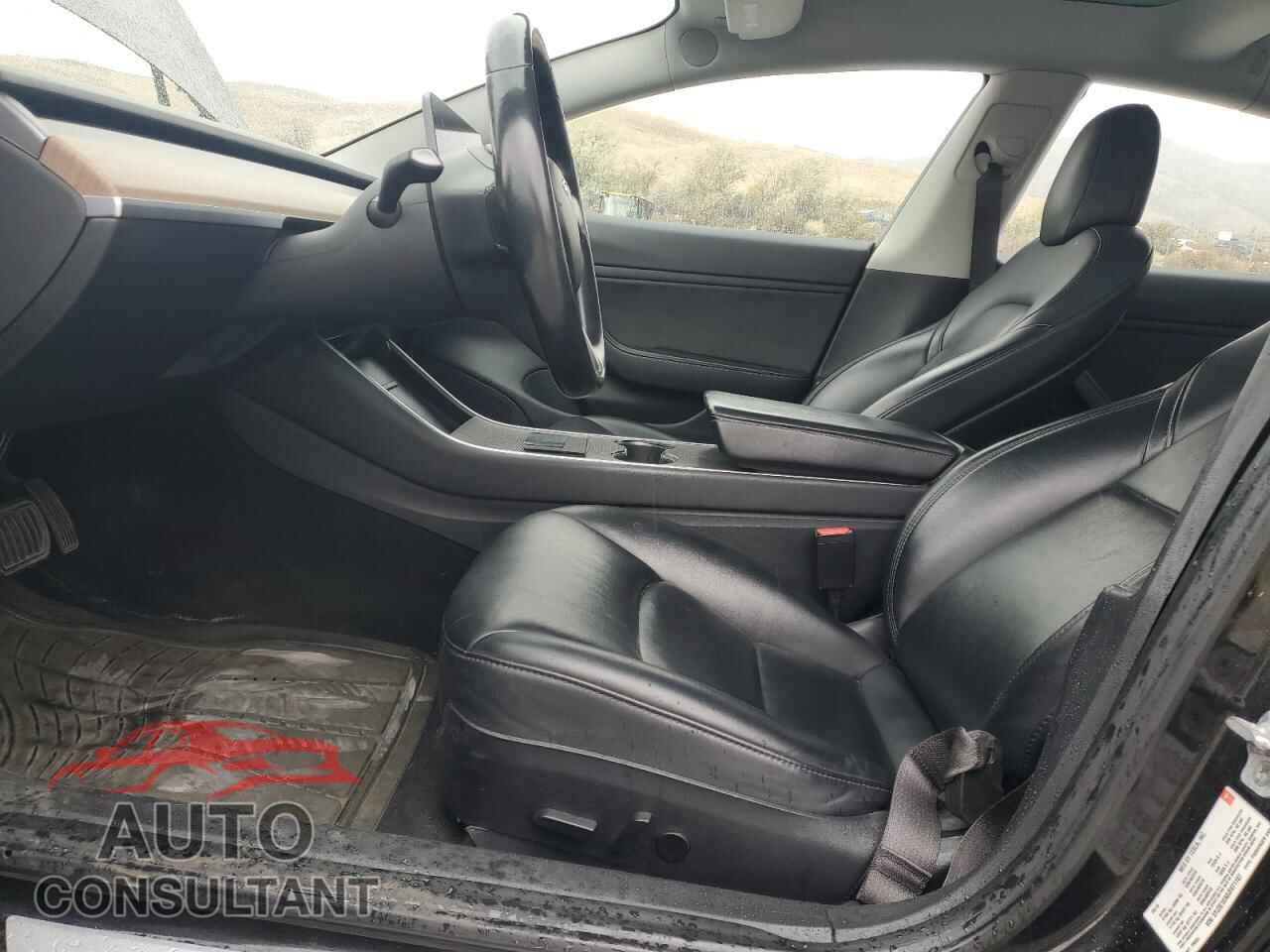 TESLA MODEL 3 2018 - 5YJ3E1EA0JF071157