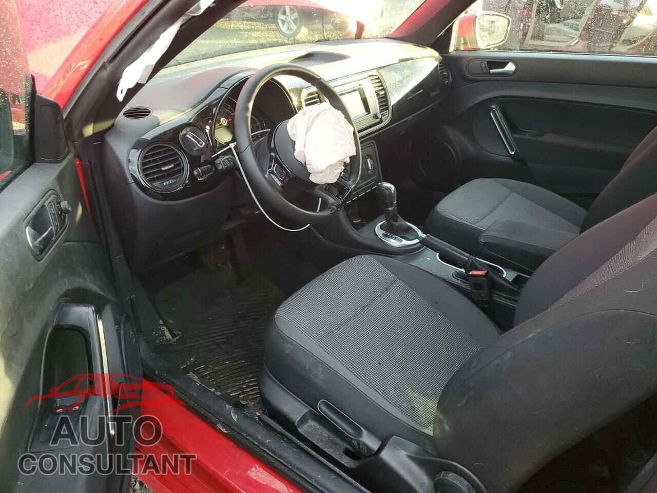 VOLKSWAGEN BEETLE 2019 - 3VWFD7AT6KM709660