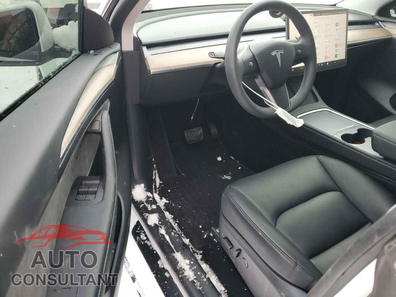 TESLA MODEL Y 2023 - LRWYGDEE3PC106989