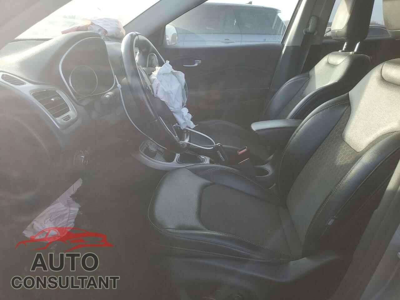 JEEP COMPASS 2018 - 3C4NJDBB5JT154555