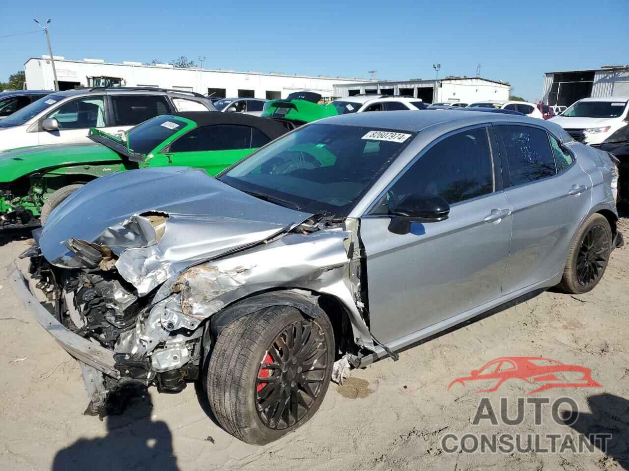 TOYOTA CAMRY 2018 - 4T1B11HK5JU142500