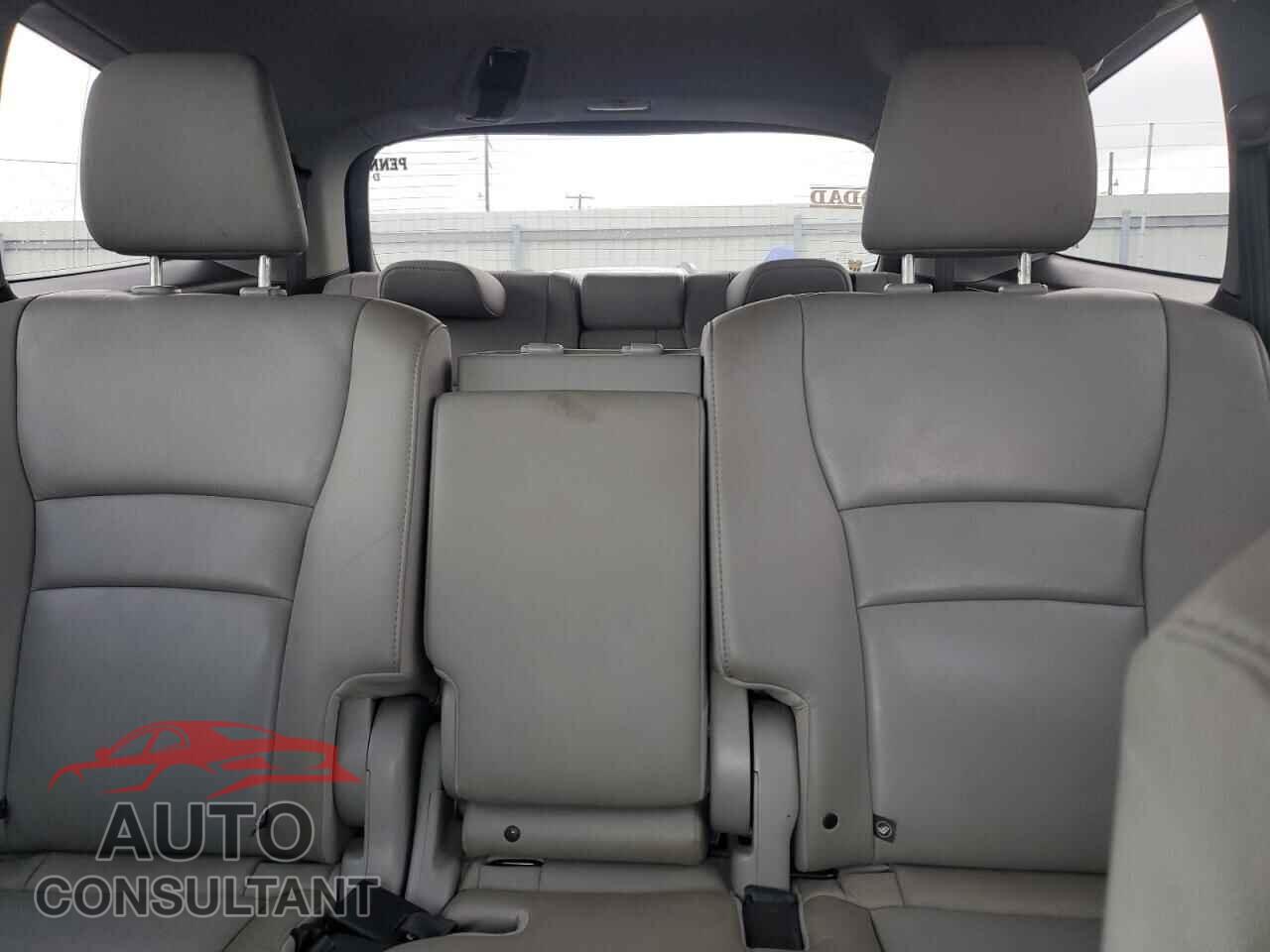 HONDA PILOT 2017 - 5FNYF6H52HB032708