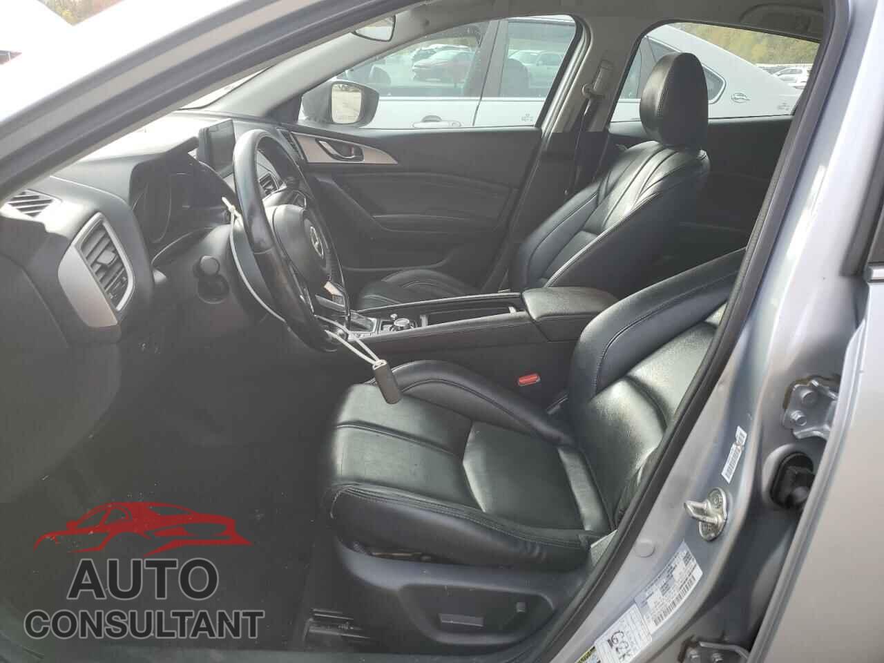 MAZDA 3 2018 - 3MZBN1V34JM207263