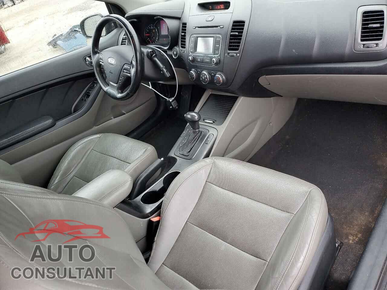 KIA FORTE 2015 - KNAFX6A82F5267453
