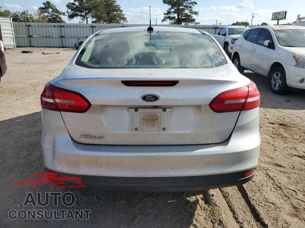 FORD FOCUS 2017 - 1FADP3E28HL336441