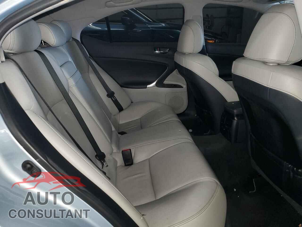 LEXUS IS 2011 - JTHCF5C24B5048451