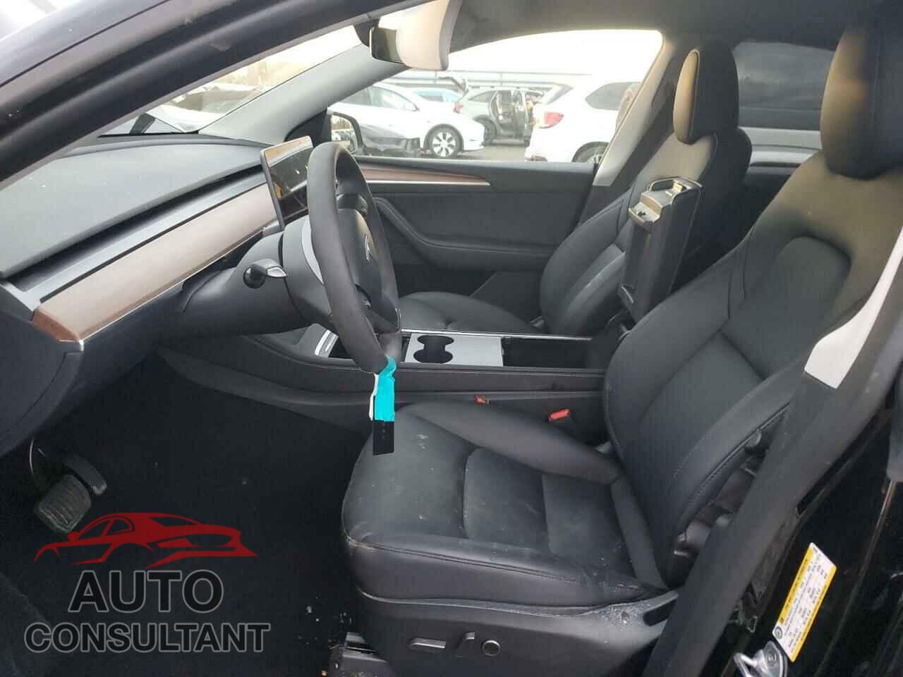 TESLA MODEL Y 2024 - 7SAYGAEE8RF116542