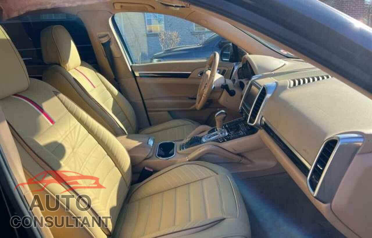PORSCHE CAYENNE 2012 - WP1AA2A28CLA00164