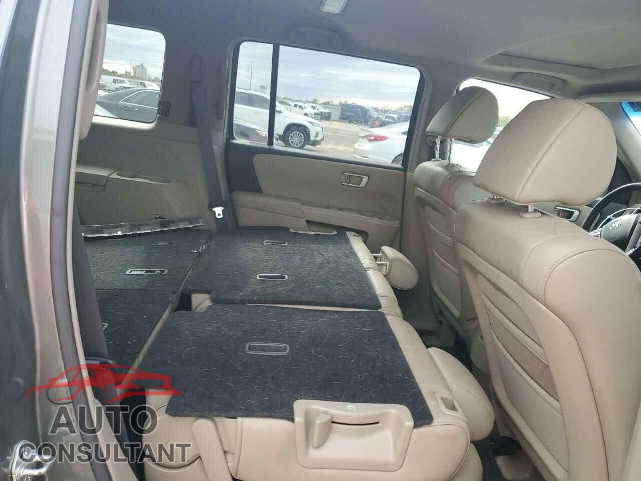 HONDA PILOT 2009 - 5FNYF485X9B008565