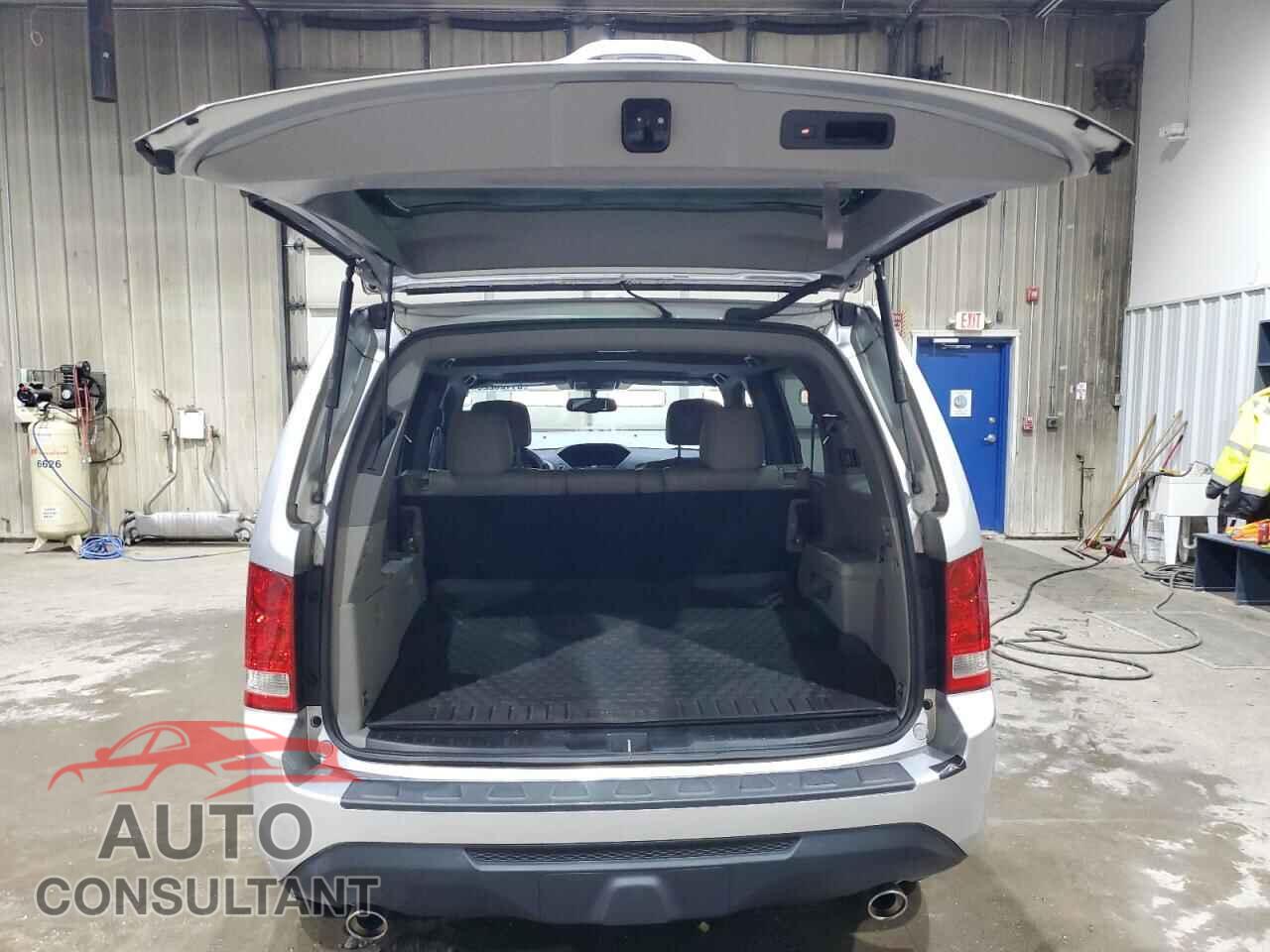 HONDA PILOT 2015 - 5FNYF4H58FB010990