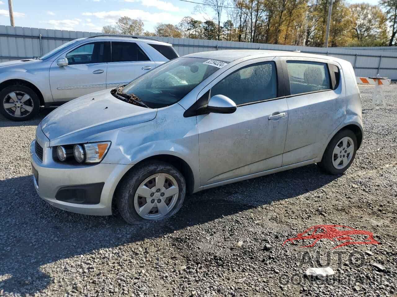 CHEVROLET SONIC 2013 - 1G1JB6SH1D4201109